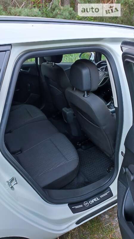 Универсал Opel Astra 2012 в Чернигове