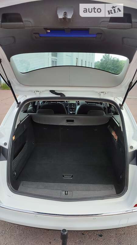 Универсал Opel Astra 2012 в Чернигове