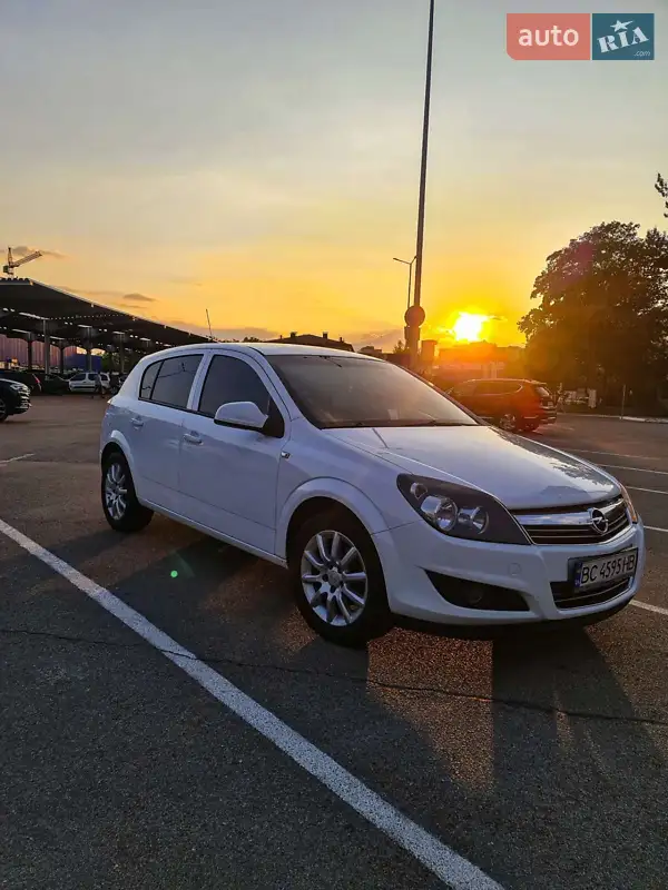 Opel Astra 2012