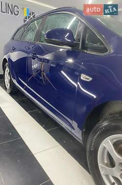 Универсал Opel Astra 2014 в 