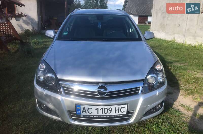 Универсал Opel Astra 2010 в 