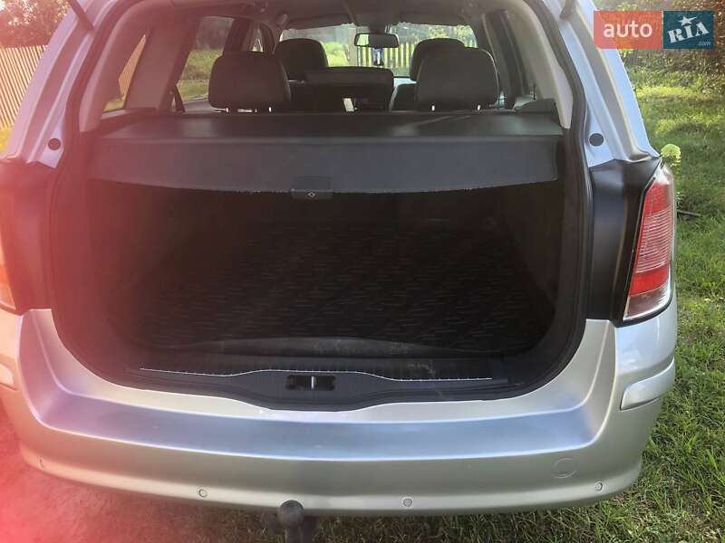 Универсал Opel Astra 2010 в Луцке