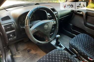 Седан Opel Astra 2004 в Днепре