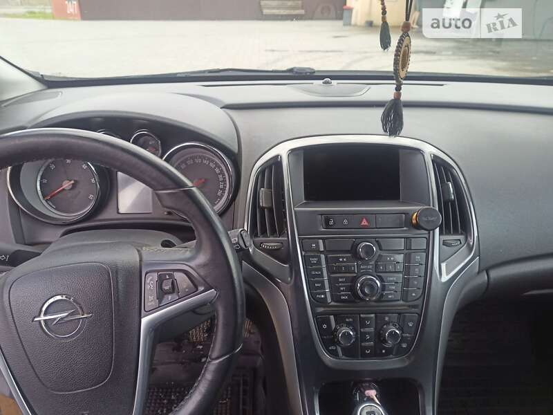 Универсал Opel Astra 2012 в Ровно