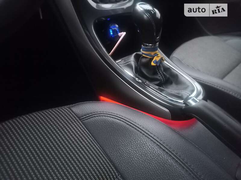 Универсал Opel Astra 2012 в Ровно