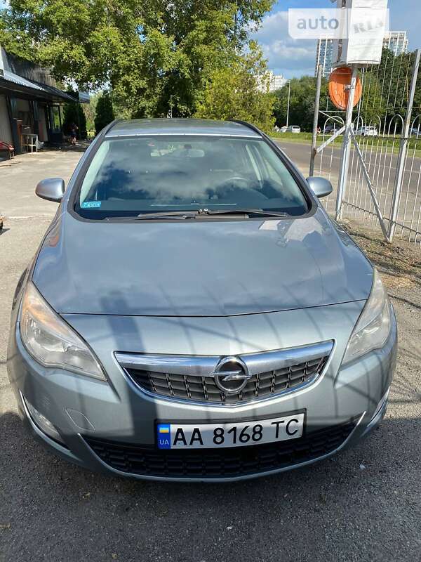 Універсал Opel Astra 2012 в Києві