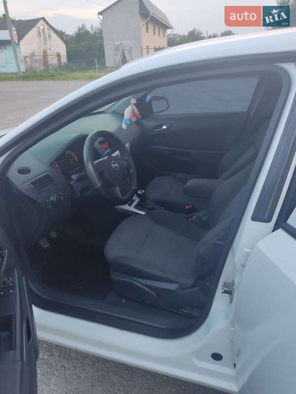 Универсал Opel Astra 2011 в Бережанах