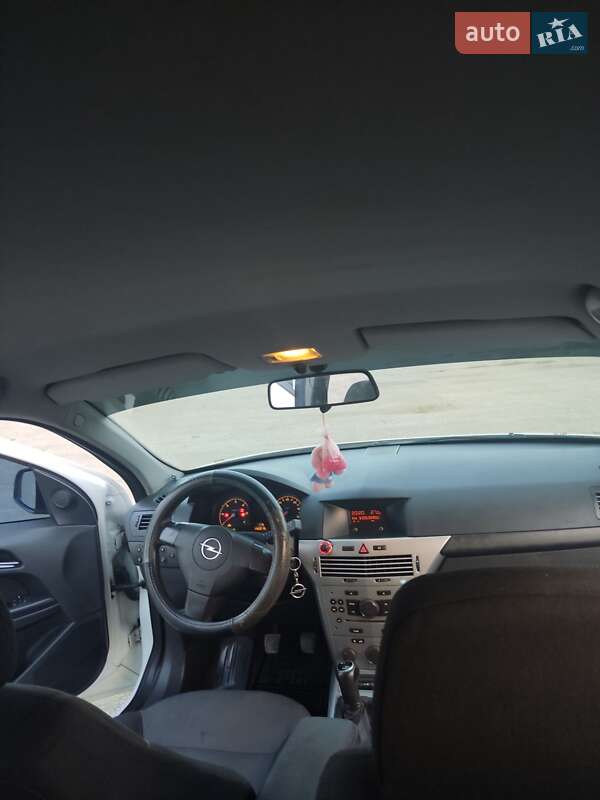 Универсал Opel Astra 2011 в Бережанах