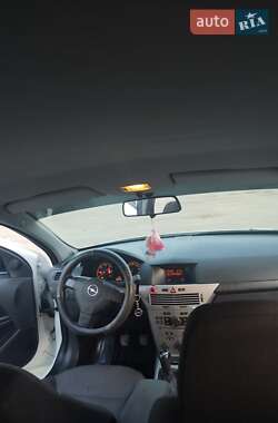 Универсал Opel Astra 2011 в Бережанах