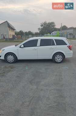 Универсал Opel Astra 2011 в 