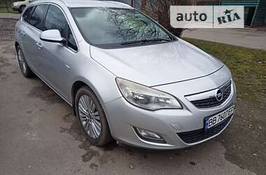 Универсал Opel Astra 2011 в Владимир-Волынском