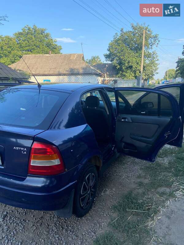 Хэтчбек Opel Astra 2004 в Бершади