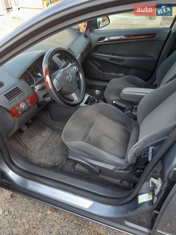 Универсал Opel Astra 2004 в Киеве