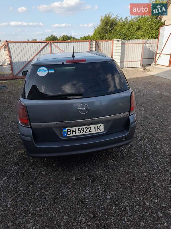 Универсал Opel Astra 2004 в Киеве