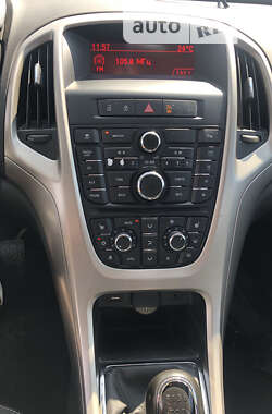 Универсал Opel Astra 2012 в 