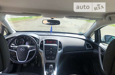 Универсал Opel Astra 2012 в 