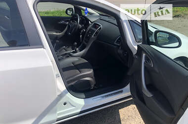 Универсал Opel Astra 2012 в 