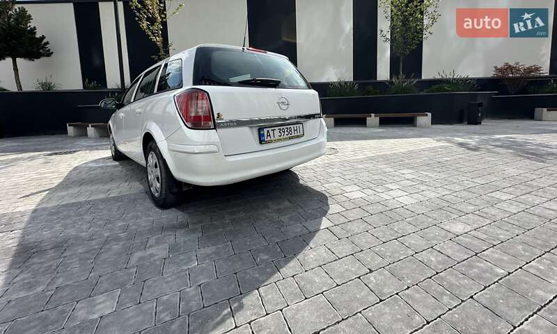 Універсал Opel Astra 2011 в Новій Одесі