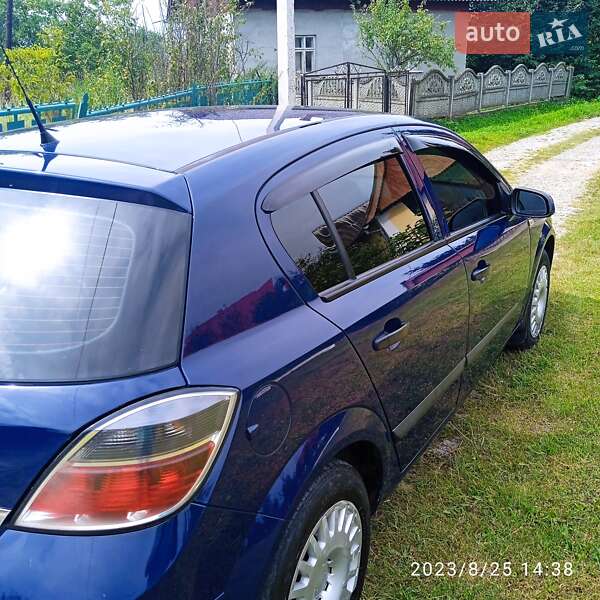 Хэтчбек Opel Astra 2008 в Стрые