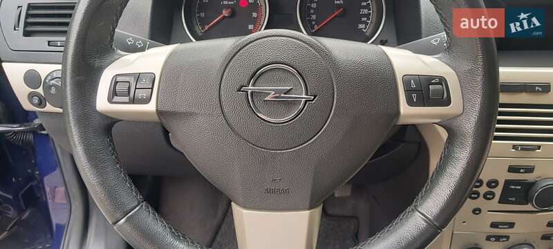 Купе Opel Astra 2008 в Тернополі