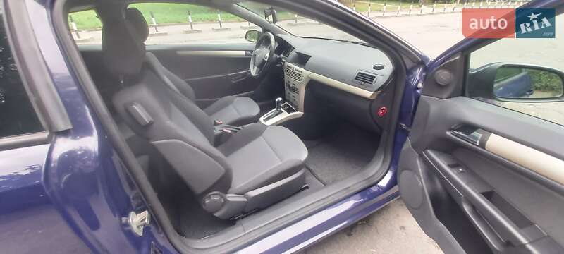 Купе Opel Astra 2008 в Тернополі