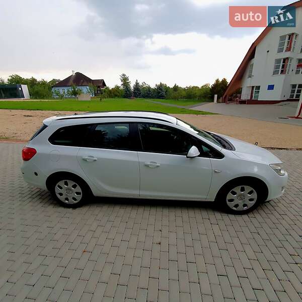 Універсал Opel Astra 2011 в Калуші