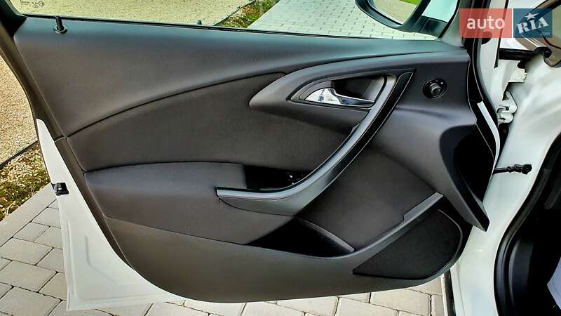 Універсал Opel Astra 2011 в Калуші