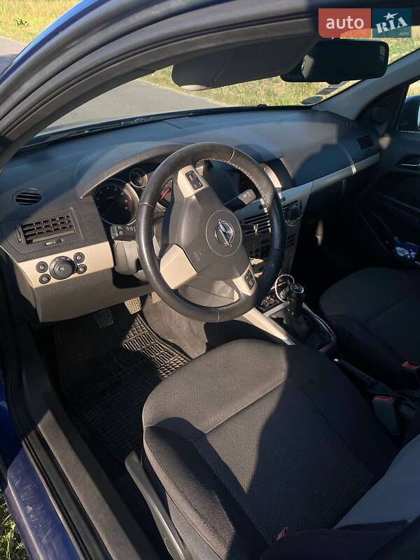 Универсал Opel Astra 2008 в Ровно