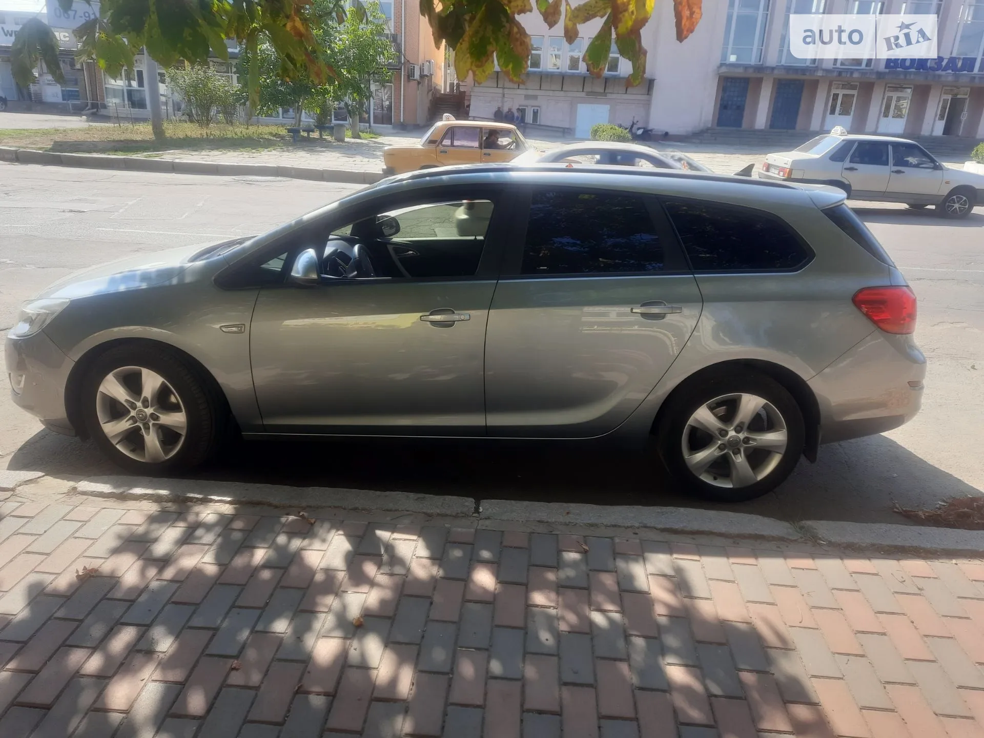 2010 Opel Astra - мініатюра 8