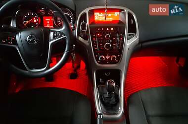 Универсал Opel Astra 2011 в 