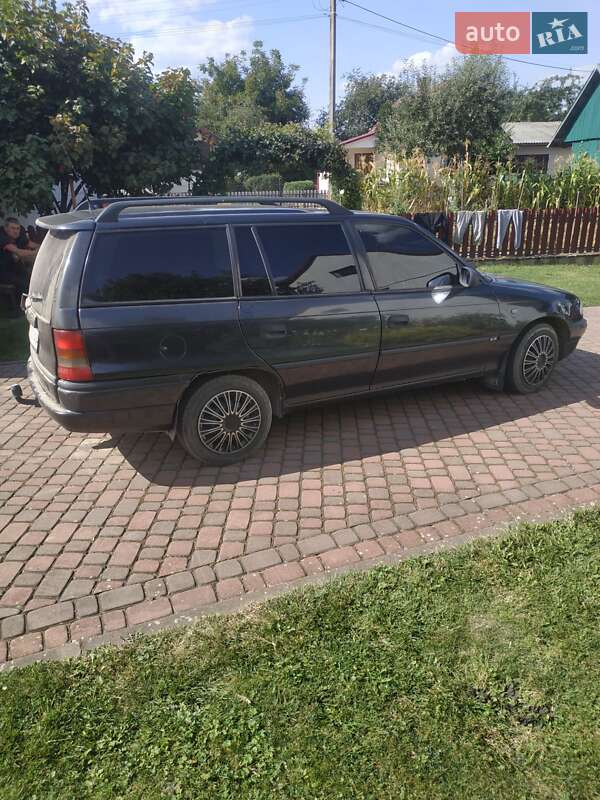 Универсал Opel Astra 1998 в Золочеве
