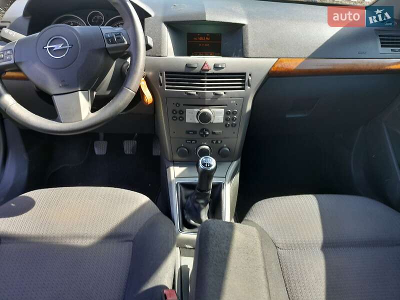 Універсал Opel Astra 2005 в Ужгороді