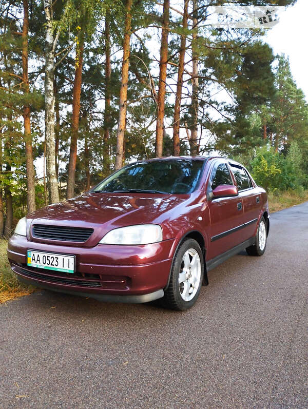 Седан Opel Astra 2006 в Коростені