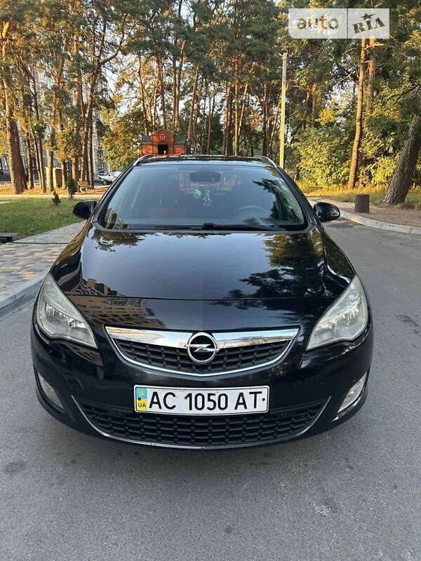 Универсал Opel Astra 2011 в 