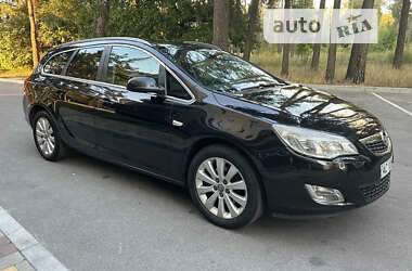 Универсал Opel Astra 2011 в 