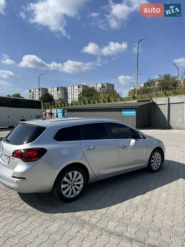 Универсал Opel Astra 2013 в Дрогобыче
