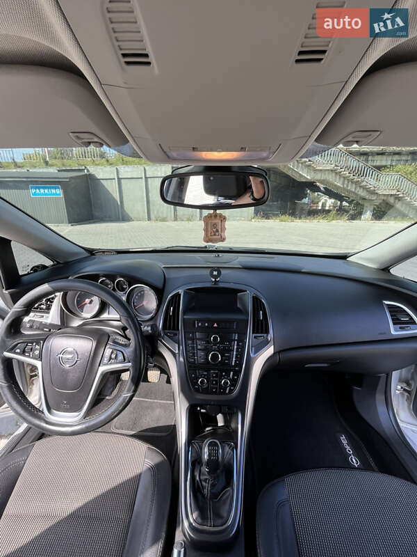 Универсал Opel Astra 2013 в Дрогобыче