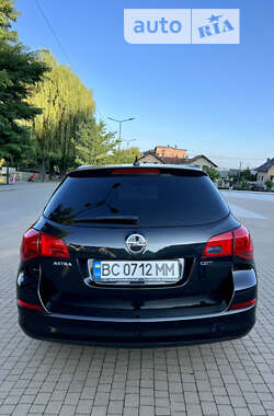 Универсал Opel Astra 2012 в 