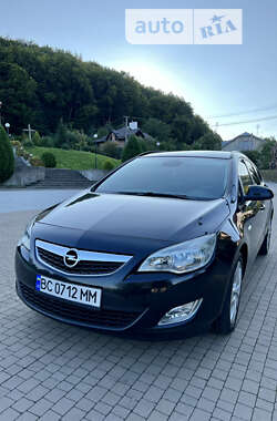 Универсал Opel Astra 2012 в Львове