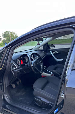 Универсал Opel Astra 2012 в 