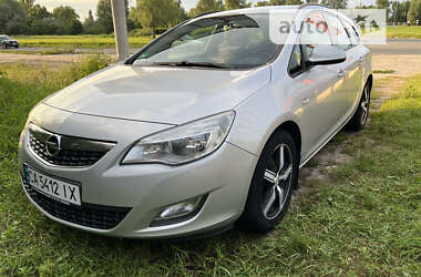 Универсал Opel Astra 2012 в Каневе