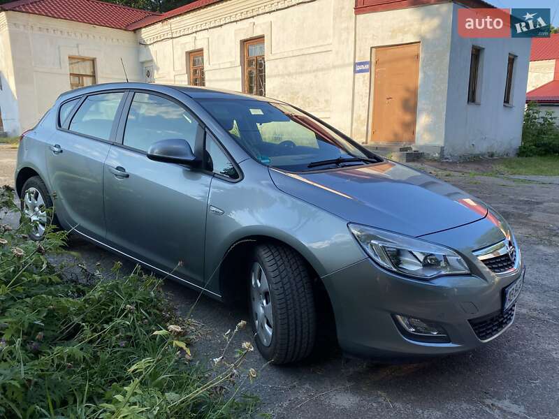 Хэтчбек Opel Astra 2010 в Житомире