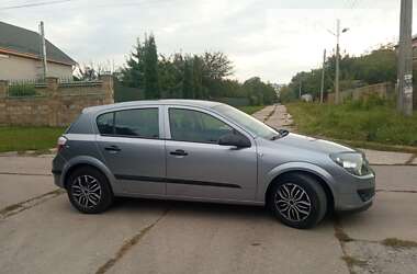 Хэтчбек Opel Astra 2004 в 
