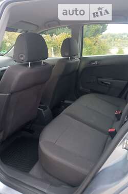 Хэтчбек Opel Astra 2004 в 