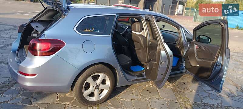 Универсал Opel Astra 2011 в Житомире