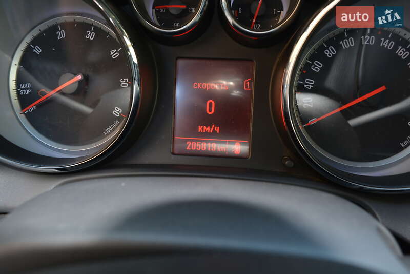 Универсал Opel Astra 2012 в Новоднестровске