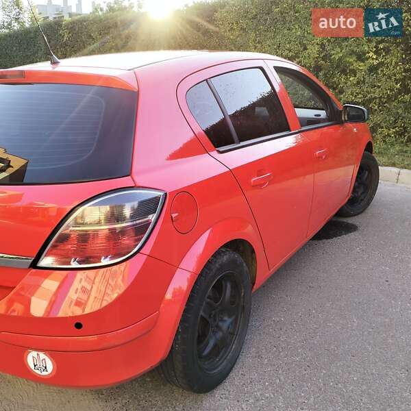 Хэтчбек Opel Astra 2013 в Сумах