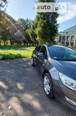 Универсал Opel Astra 2011 в Калуше