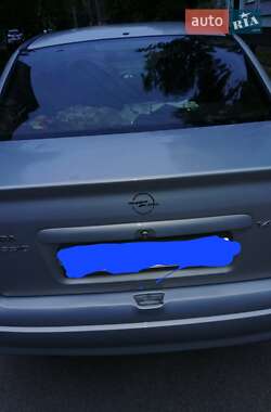 Седан Opel Astra 2006 в Ивано-Франковске