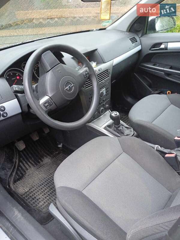 Універсал Opel Astra 2005 в Чернівцях